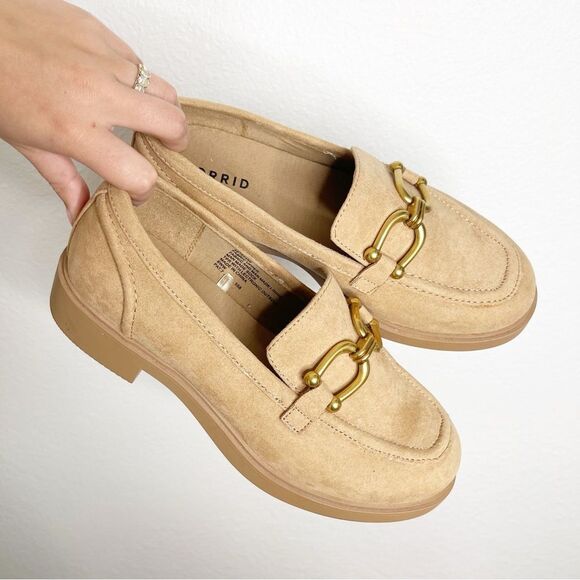 Torrid Clean Loafers Tan Neutral Gold Accents Slip On Shoes Size 8 WW - Picture 2 of 5